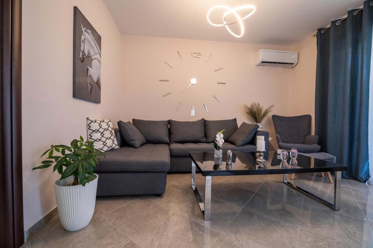 John Apartments Drepano  Extérieur photo