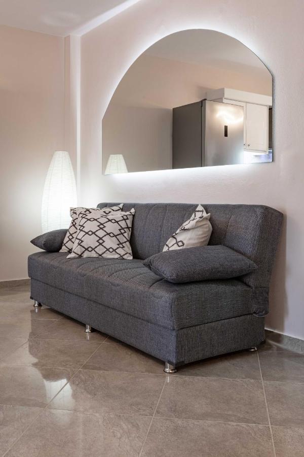 John Apartments Drepano  Extérieur photo