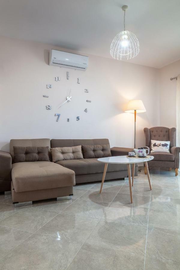 John Apartments Drepano  Extérieur photo