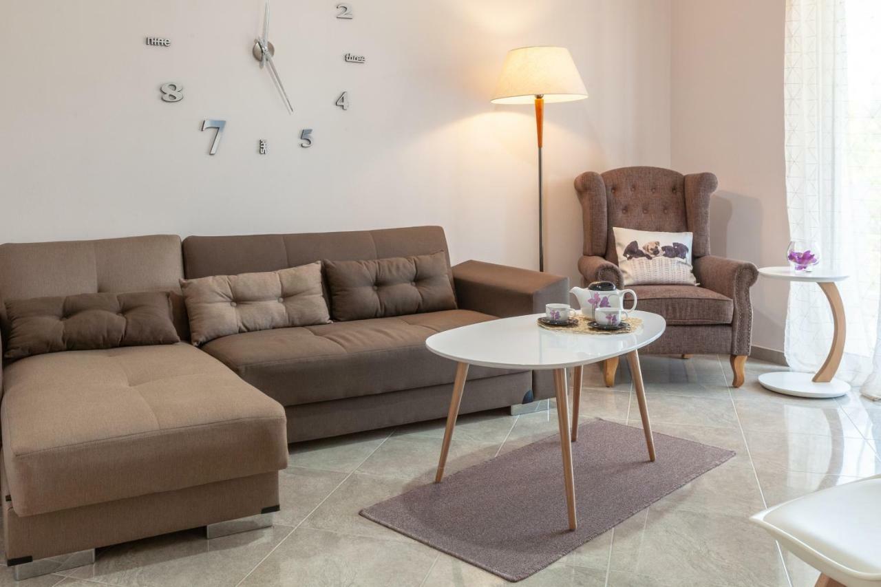 John Apartments Drepano  Extérieur photo